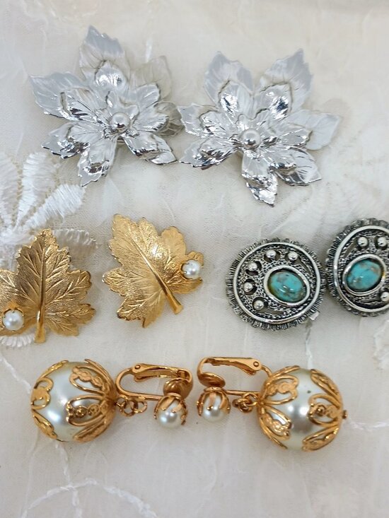 Sarah Coventry Jewelry - lot of Sarah Coventry Earrings Gold Tone Clip On's Whispering Leaf, Dangle Pearl